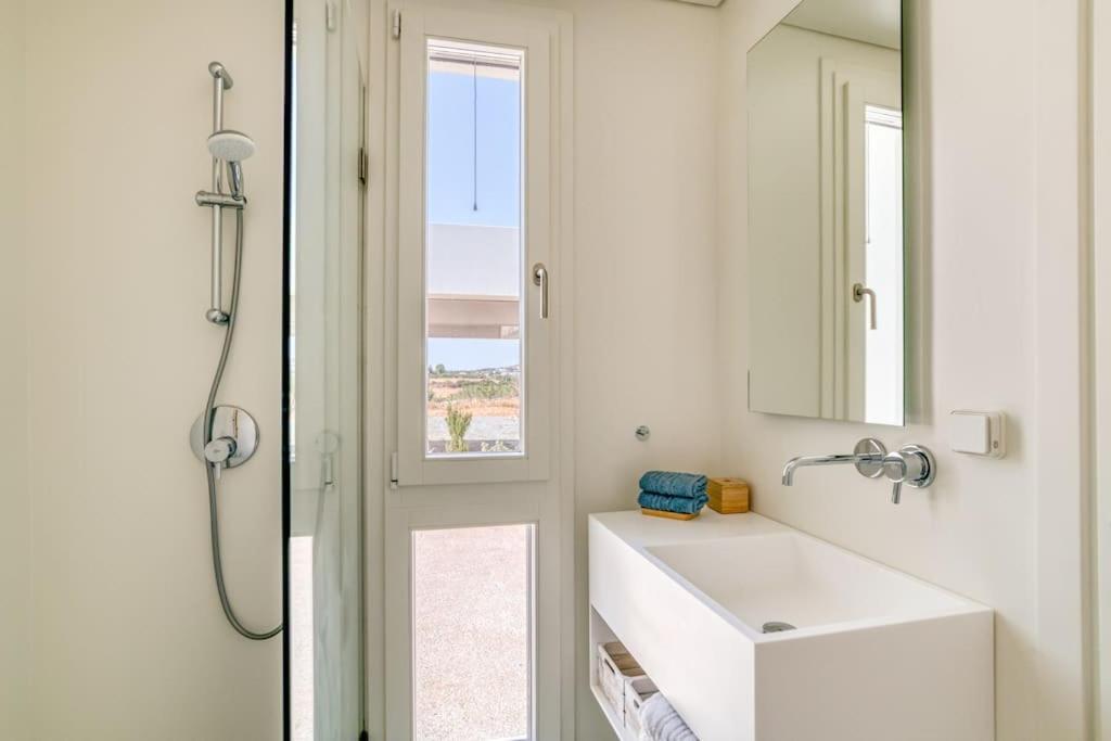 Villa Lampsi - Spacious & Modern Isterni  ภายนอก รูปภาพ